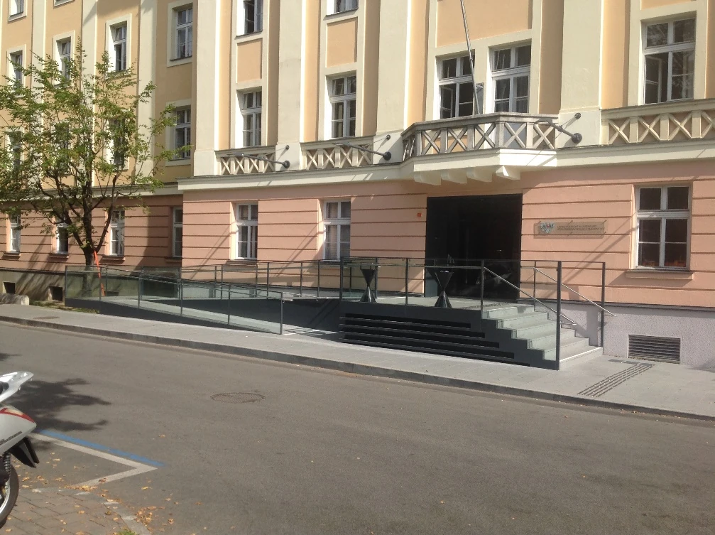 Neuer Haupteingang des Landesgerichts