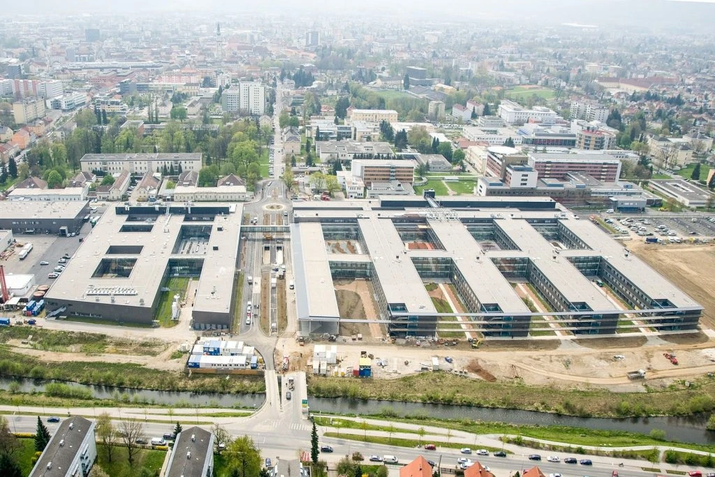 Luftbild des fertigen Klinikums an der Glan