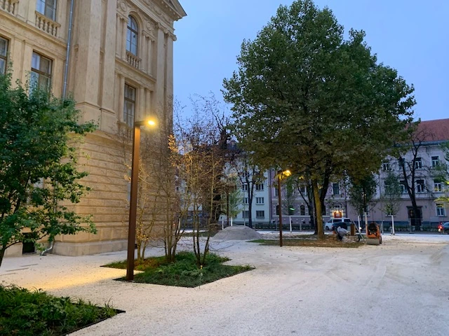 Vorplatz nach der Neugestaltung