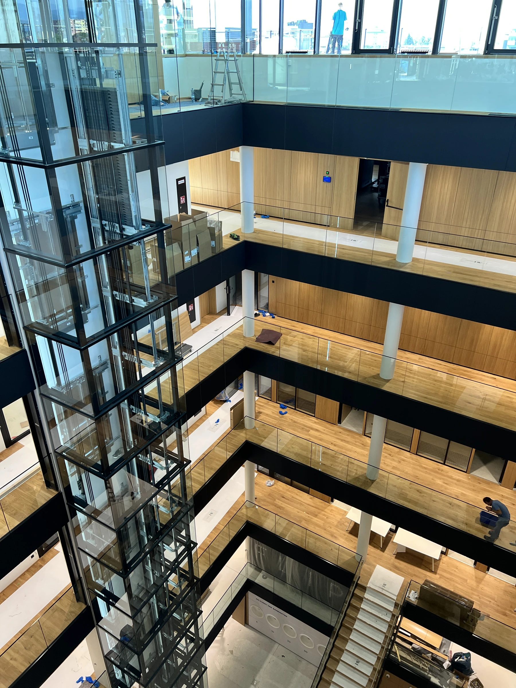 Blick von oben in das Atrium